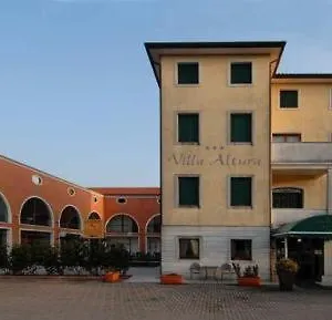 Altura Hotel